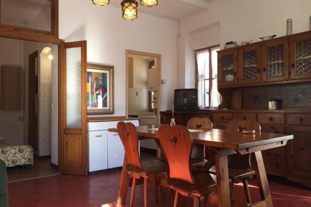 Nel Set Di Piccolo Mondo Antico Villa Viola Valsolda Exterior foto