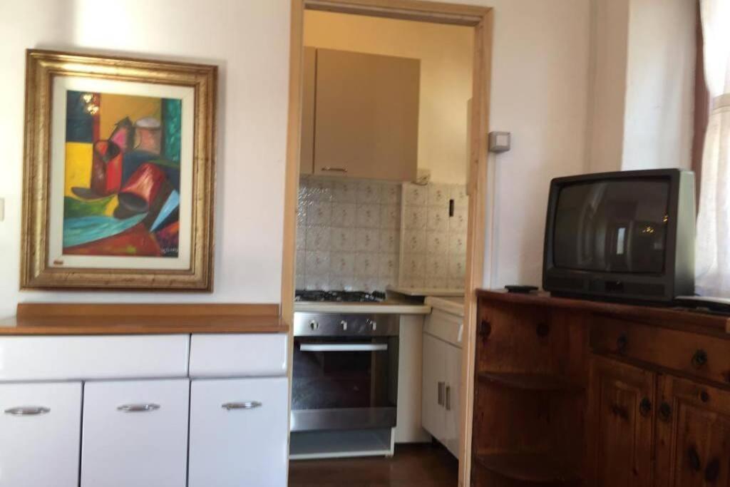 Nel Set Di Piccolo Mondo Antico Villa Viola Valsolda Exterior foto