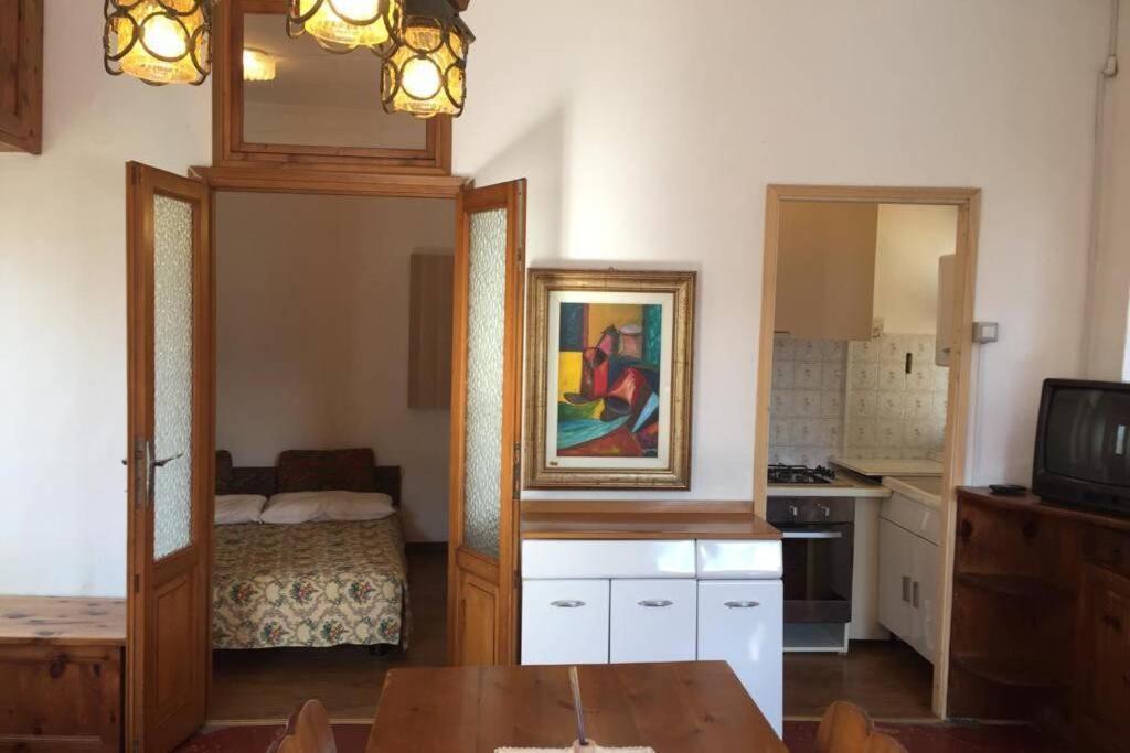 Nel Set Di Piccolo Mondo Antico Villa Viola Valsolda Exterior foto