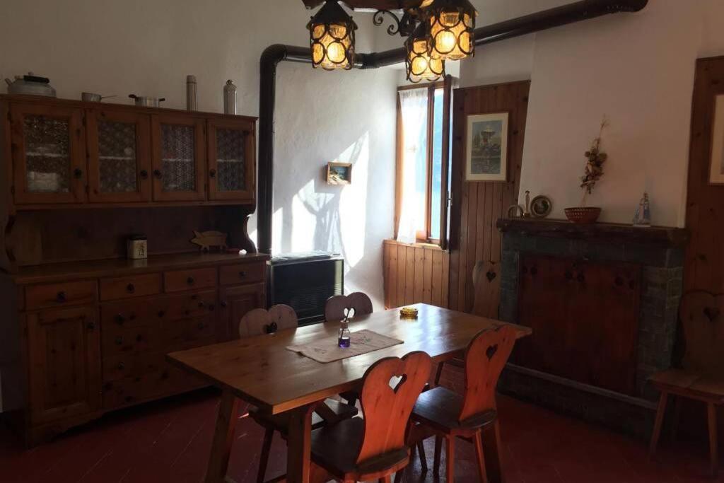 Nel Set Di Piccolo Mondo Antico Villa Viola Valsolda Exterior foto